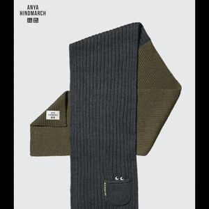 Uniqlo x Anya Hindmarch HEATTECH Knit Stole
